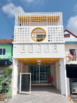 SaleHouse Townhome for sale, Phibunsap Village, along Khlong Song, 176 sq m., 22 sq m. Renovated house, ready to apply to the Bank.