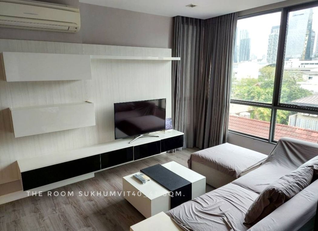 เช่าคอนโดมิเนียม ให้เช่า คอนโด 1 bedroom ready to move in very good location THE ROOM สุขุมวิท 40 43 ตรม. close to BTS Ekkamai Thonglor Sukhumvit and Rama4