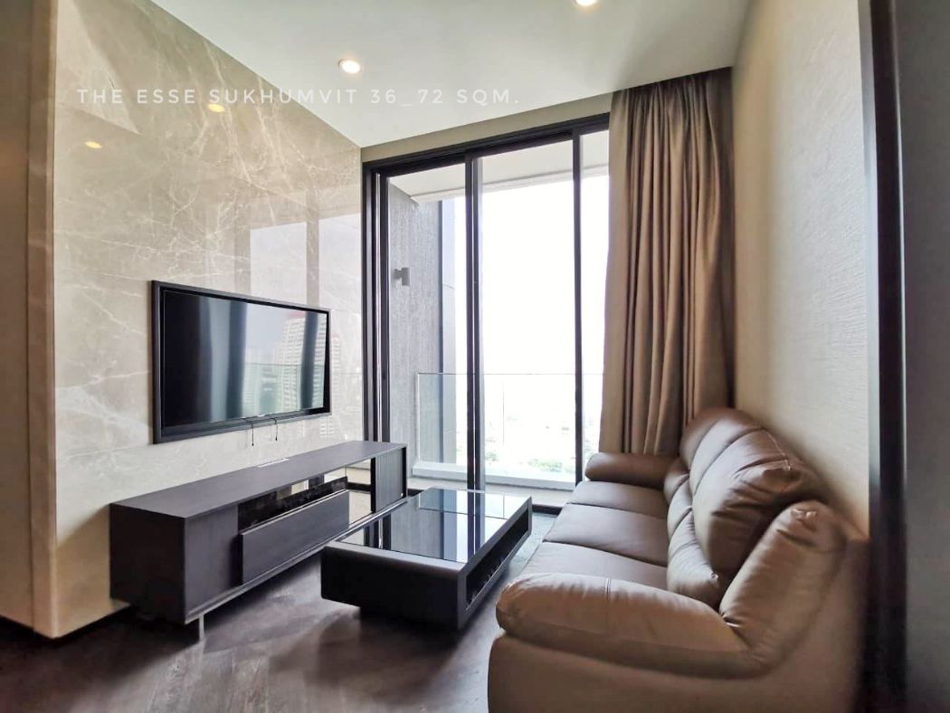 เช่าคอนโดมิเนียม ให้เช่า คอนโด luxury condo 2 bedrooms The Esse สุขุมวิท 36 72 ตรม. high floor close to BTS Thong Lo