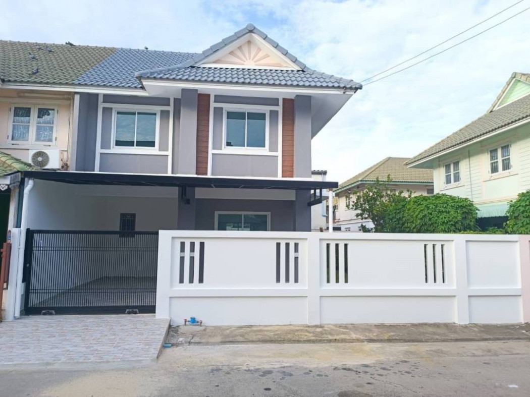 SaleHouse Semi-detached house for sale, Baan Pruksa 30, 140 sq m., 35 sq m, newly decorated.