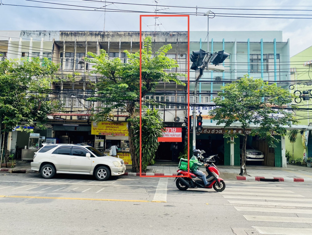 SaleOffice Commercial building for sale on Chan Road, at the entrance of Soi 15/1, usable area 127 sq m, area 12 sq m, near