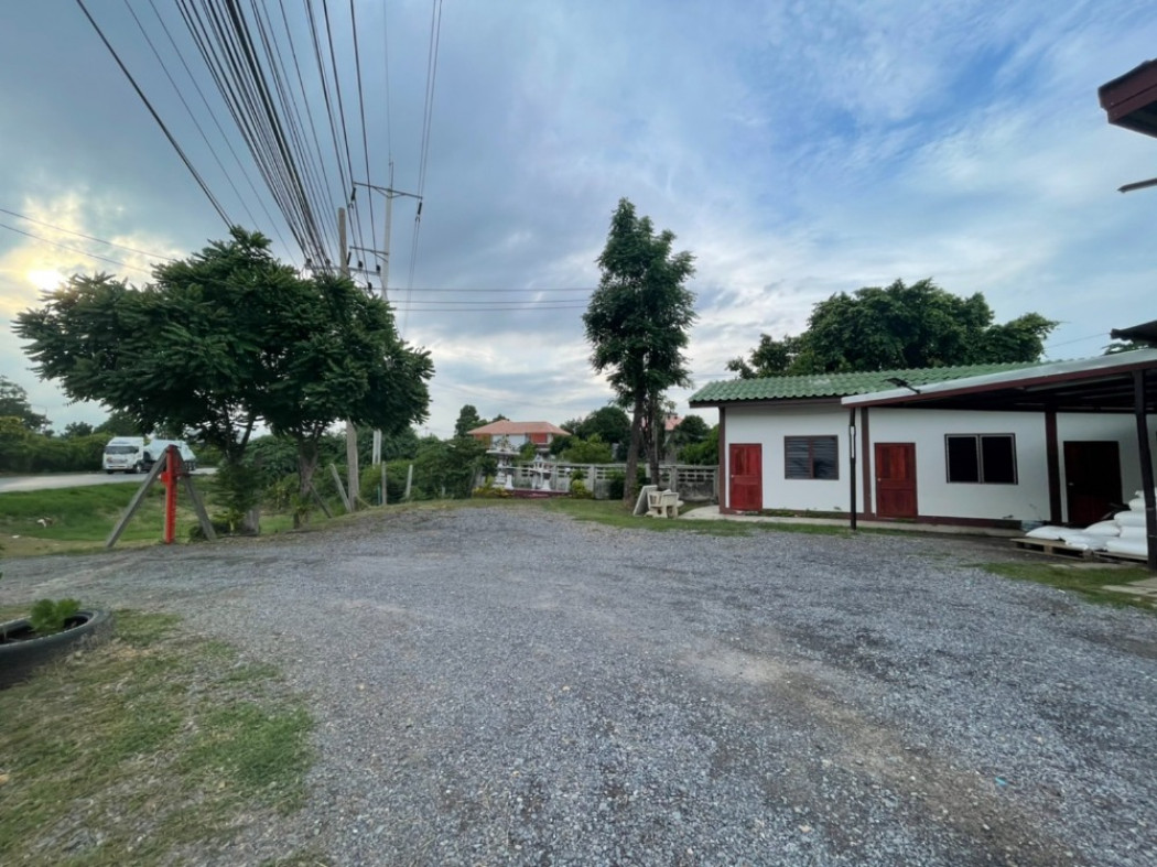SaleLand Land for sale in Ayutthaya with buildings Next to the Asian road inbound to Bangkok ID-13754