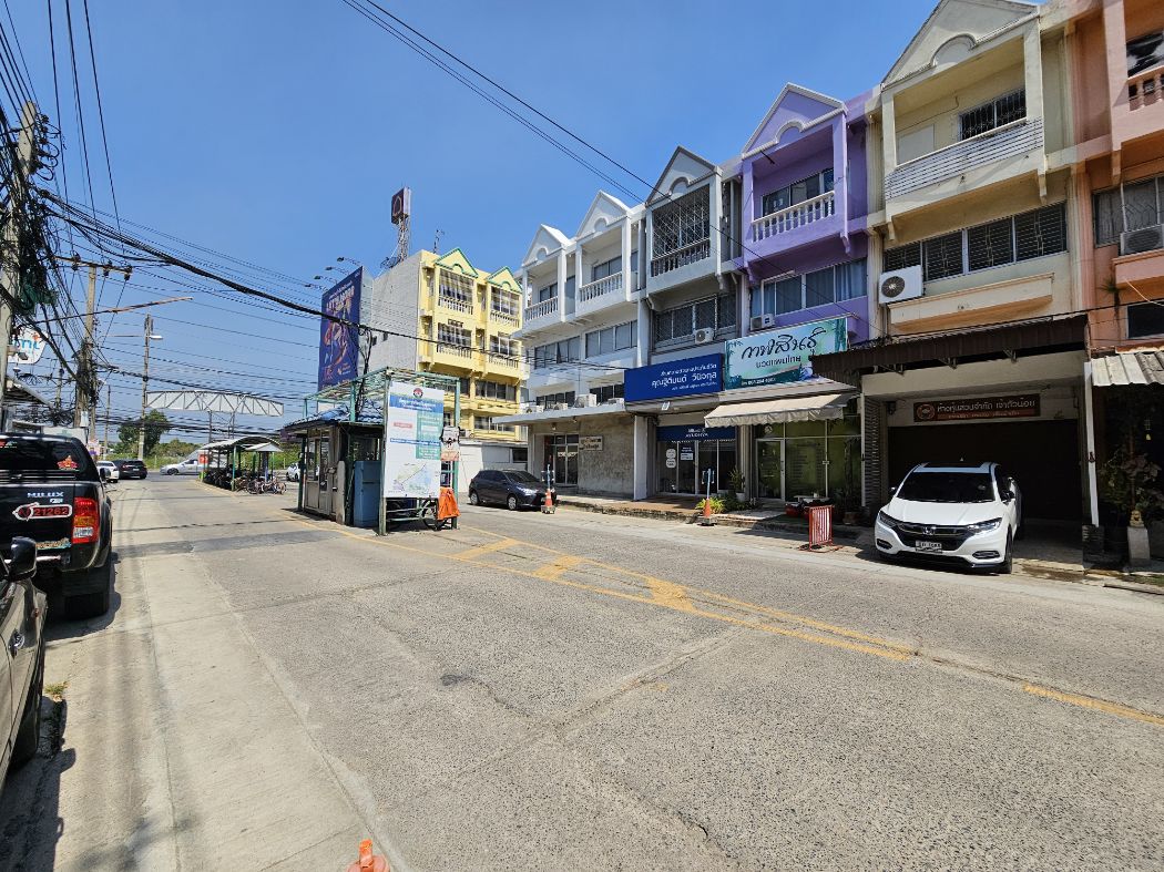 SaleOffice Commercial building for sale in front of Duang Kaew Village, 268 sq m., 22 sq w, 4 floors.