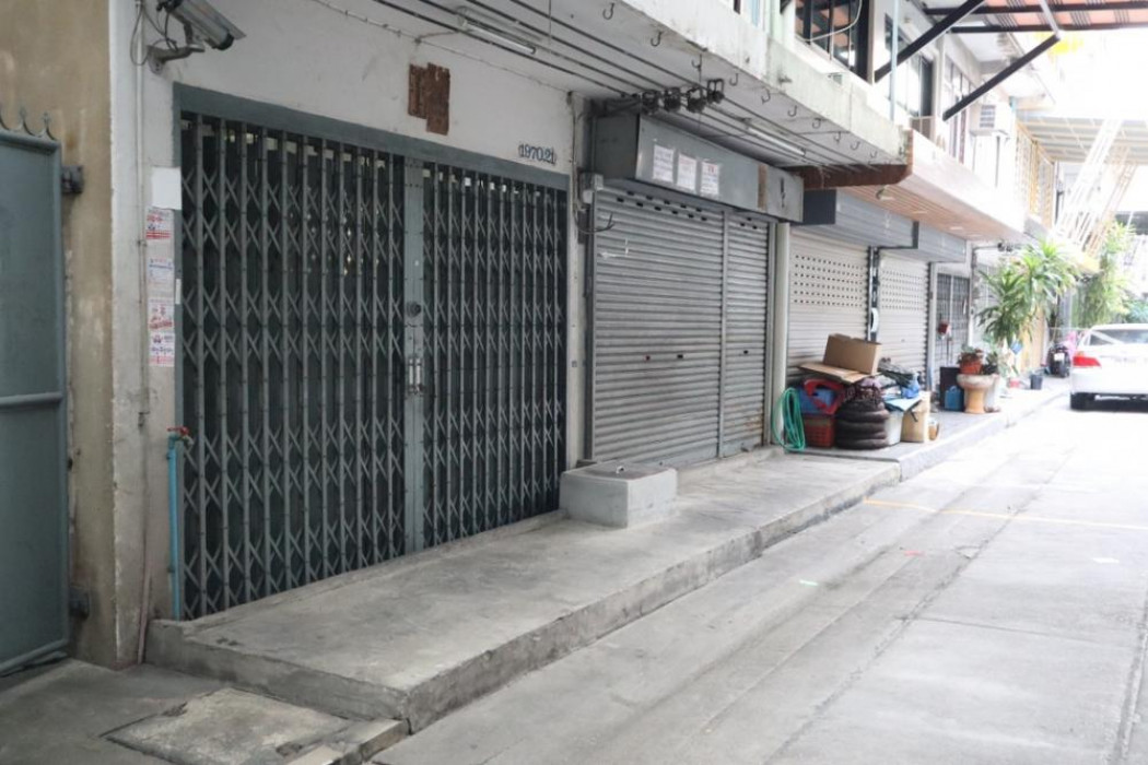 SaleOffice Commercial building for sale, 2 rooms, better price than buying a condo in the heart of Sathorn, selling very cheap, negotiable ID-13794