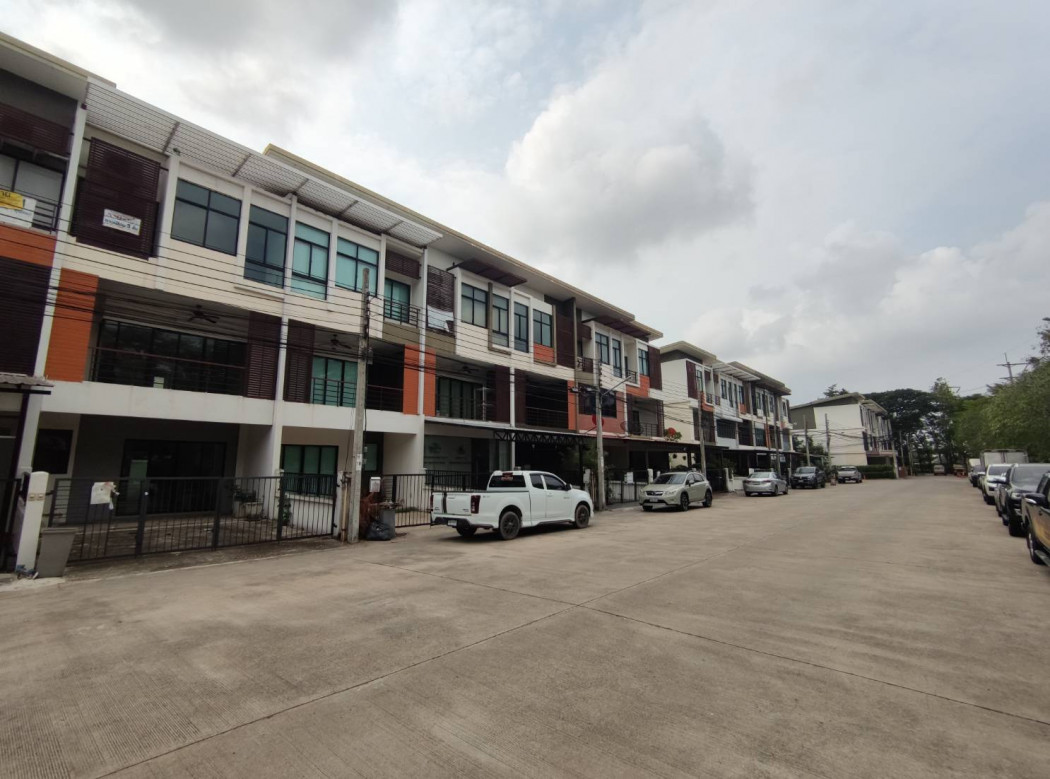 RentHouse Townhome for rent, Signature Kanlapaphruek, 130 sq m., 24.9 sq m, beginning of the project, cheap, 4 air conditioners, ready to move in, home office Bang Khae.
