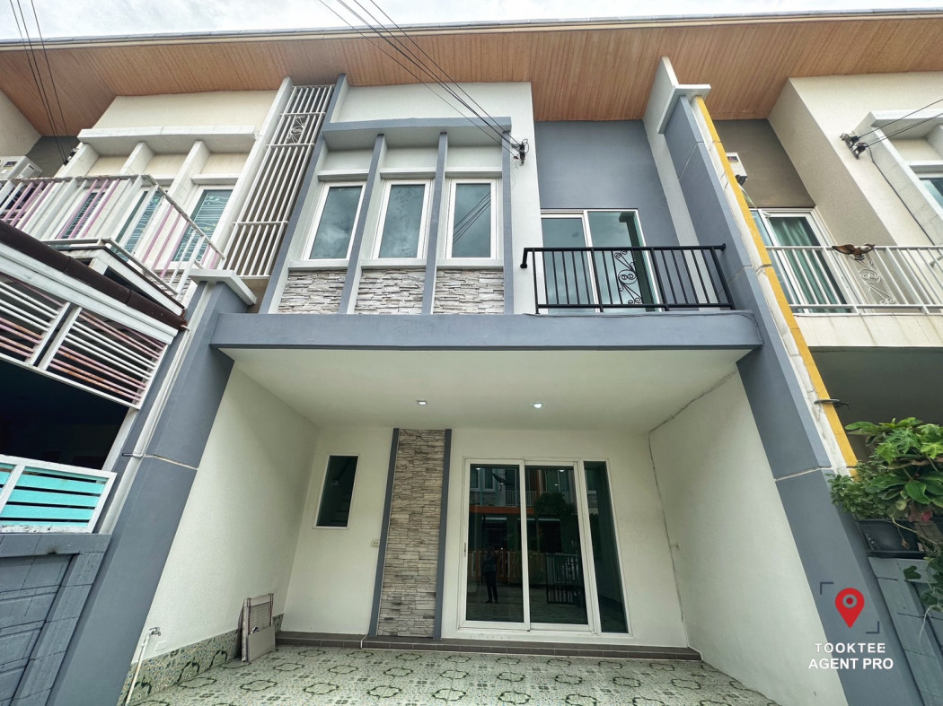 SaleHouse Townhome for sale, cheap price, built-in furniture, Golden Avenue Chaengwattana-Tiwanon, 119 sq m., 21.7 sq m, near the government center