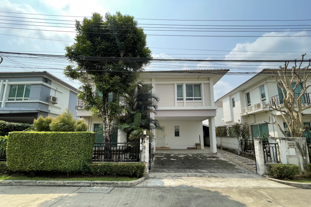 SaleHouse Single house for sale with built-in furniture, Life Bangkok Boulevard Wongwaen-Onnut 2, 185 sq m., 52.3 sq m, Main Road.