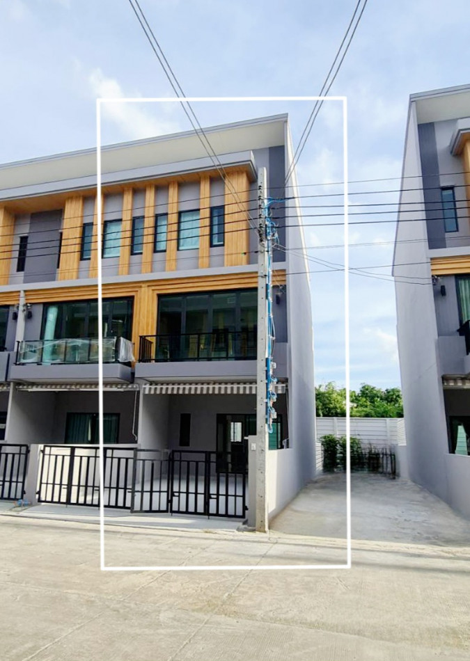 SaleHouse Townhome for sale near Suan Luang, Igent Phatthanakan, 182 sq m., 26.1 sq m, free air conditioning throughout.