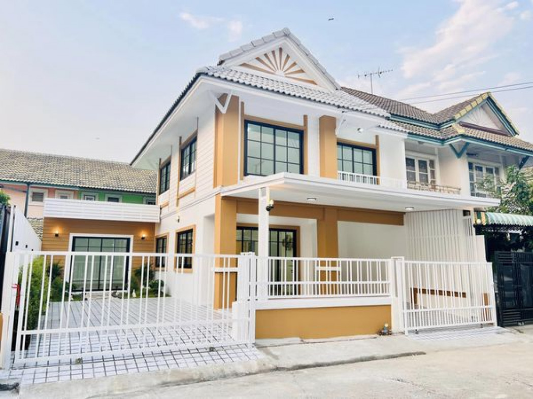 SaleHouse Townhome for sale, Baan Pruksa 18 Bang Yai, 150 sq m., 35 sq m, newly decorated, ready to move in, behind the corner there is a garden area.