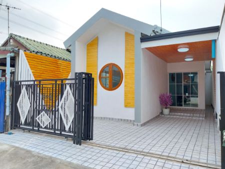 SaleHouse For sale: Semi-detached house, Amornsap, 85 sq m. Renovated house, ready for bank submission.