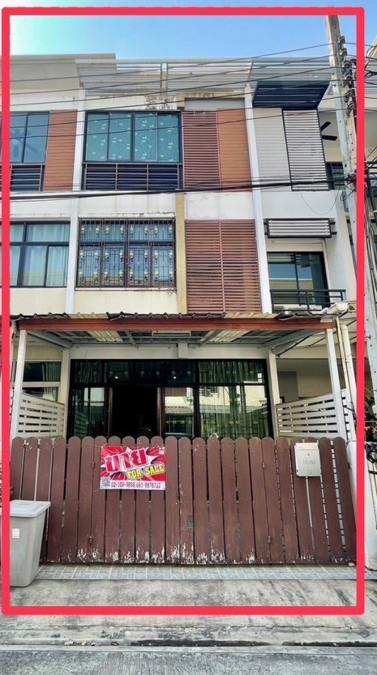 SaleHouse For sale, well maintained townhouse, Signature, Watcharaphon Rd., near Thanommit Market.