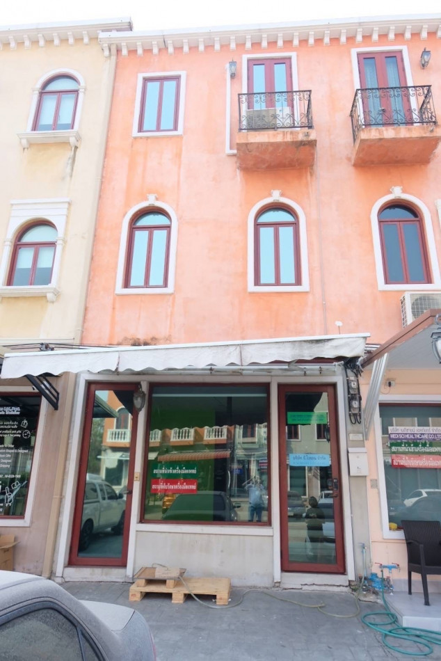 SaleOffice Commercial building for sale, Venice The Iris Watcharapol, suitable for doing business.