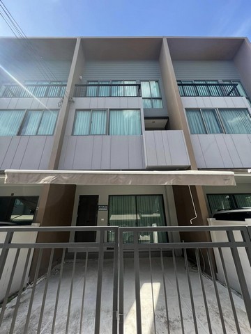 RentHouse ให้เช่าทาวน์โฮม 3 ชั้น บ้านกลางเมือง พระราม9-กรุงเทพกรีฑาตัดใหม่