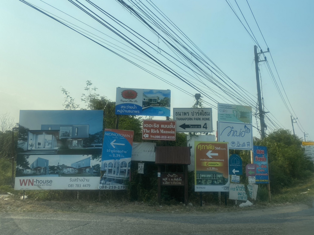 SaleLand Land for sale, large plot, price will definitely end quickly. Large plot of land, San Sai Nong Chom intersection, 13 rai 2 ngan 28.1 sq m.