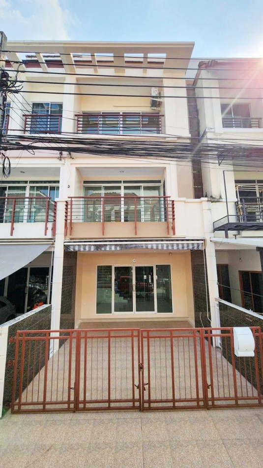 SaleHouse For sale, Urbanion Lat Phrao-Chokchai 4, 20 sqw, 3 bedrooms, 3 bathrooms, newly renovated, 5 air conditioniners.