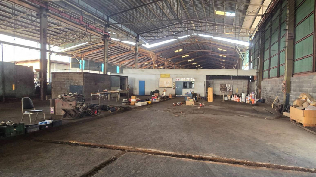 RentWarehouse Factory for rent, large area Near Krungthep Kreetha and airport, 1890 sq m., 1 rai 72 sq m, very good price.