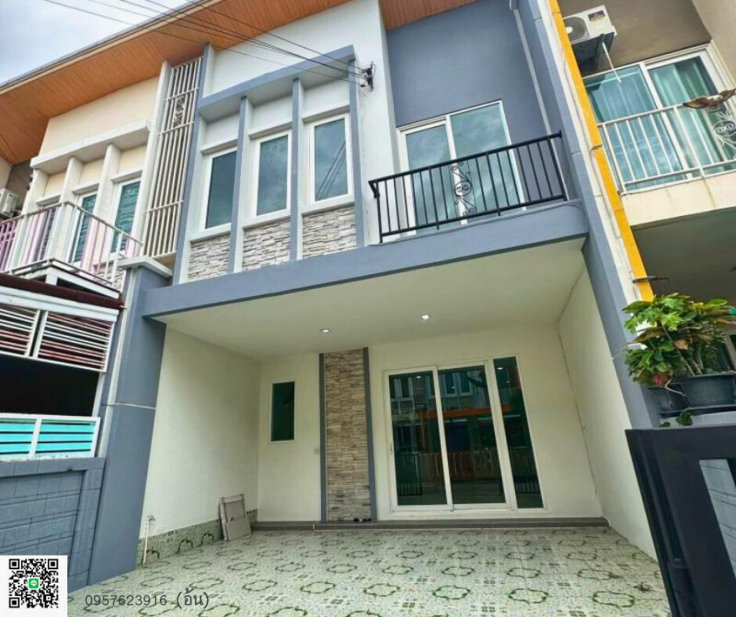 SaleHouse Urgent sale! Townhouse, 4 bedrooms, beautiful, ready to move in, Golden Avenue Chaengwattana-Tiwanon project.