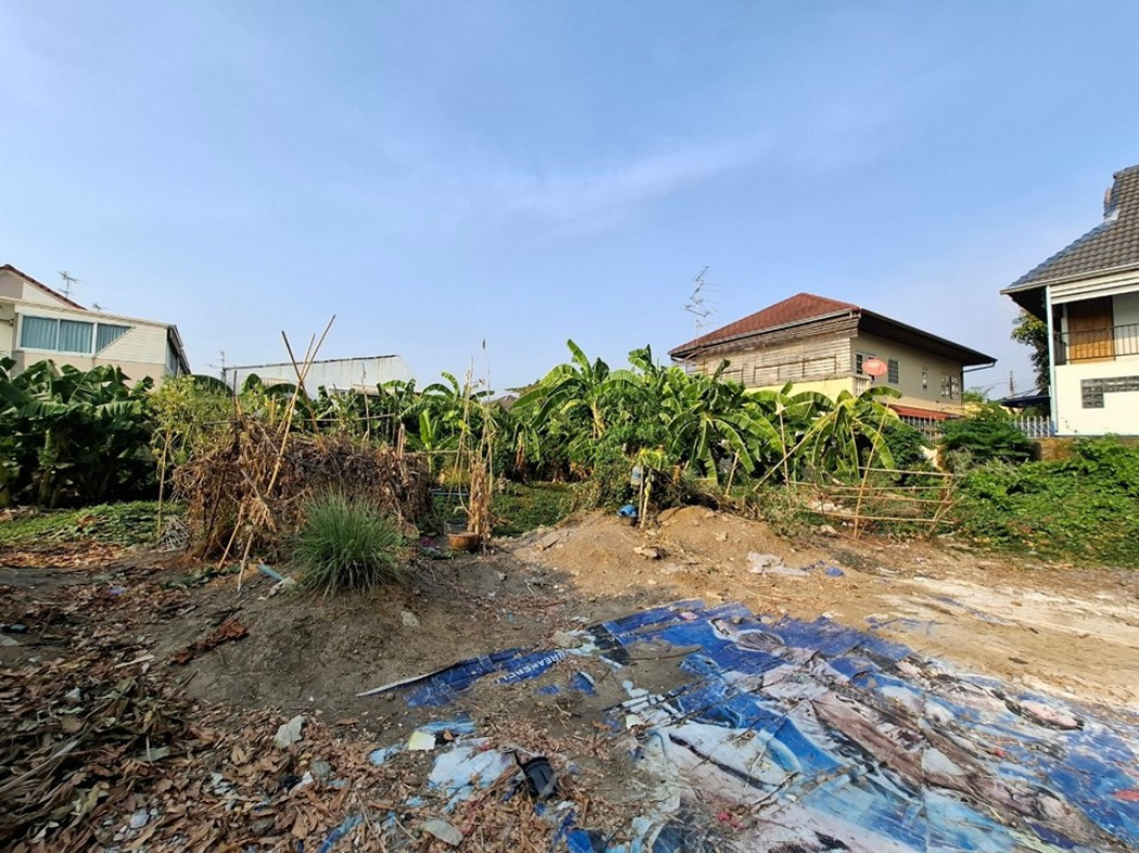 SaleLand Empty land for sale, Soi Chaengwattana, Kamphaeng Phet 6, near the Red Line, Lak Si, 243.8 wa.