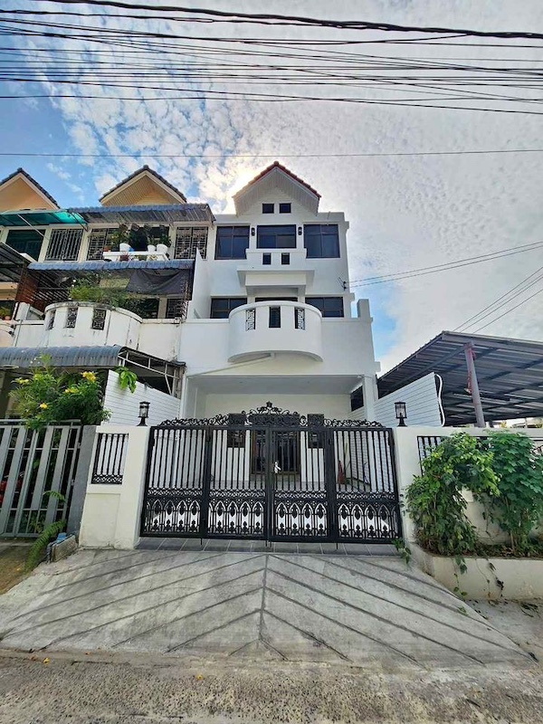 SaleHouse BH2789 ให้เช่าบ้านทาวน์โฮม 3 ชั้น บ้านอยู่ในซอยกรุงเทพนนทบุรี 43