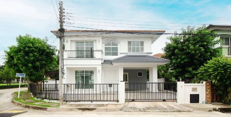 SaleHouse Single house for sale, Chonlada Village, Wongwaen Rattanathibet, 185 sq m., 61.5 sq m. Renovated house, very complete and ready. Submit to the bank quickly