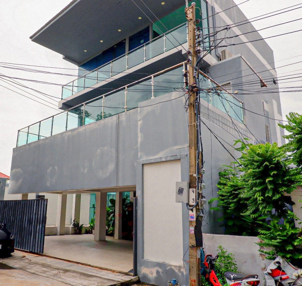 SaleHouse For Sale, detached house, 4 bedrooms, swimming pool, corner house, Lat Phrao-Wang Hin 47, 204 sq m., near Ramintra-At Narong Expressway.