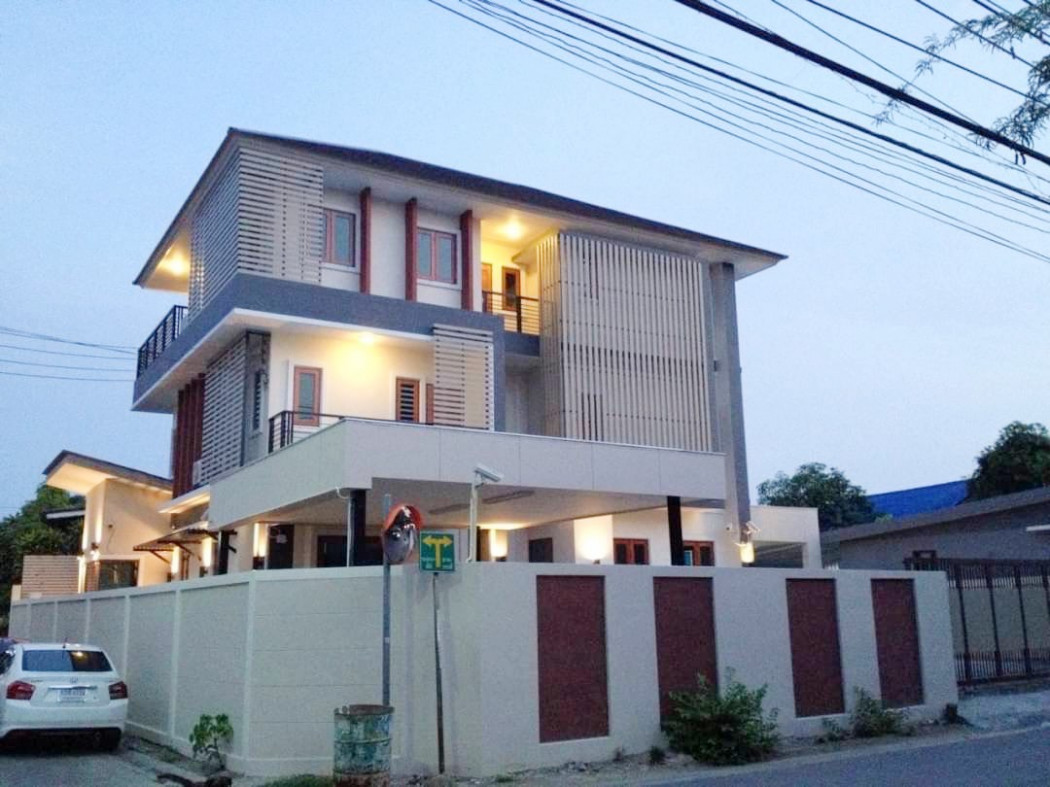 SaleHouse For sale: 3-story detached house, 92 sq m., corner house, Soi Bang Kradi 1, Bang Khun Thian, 5 bedrooms, 5 bathrooms, beautiful house, lots of space, excellent condition.