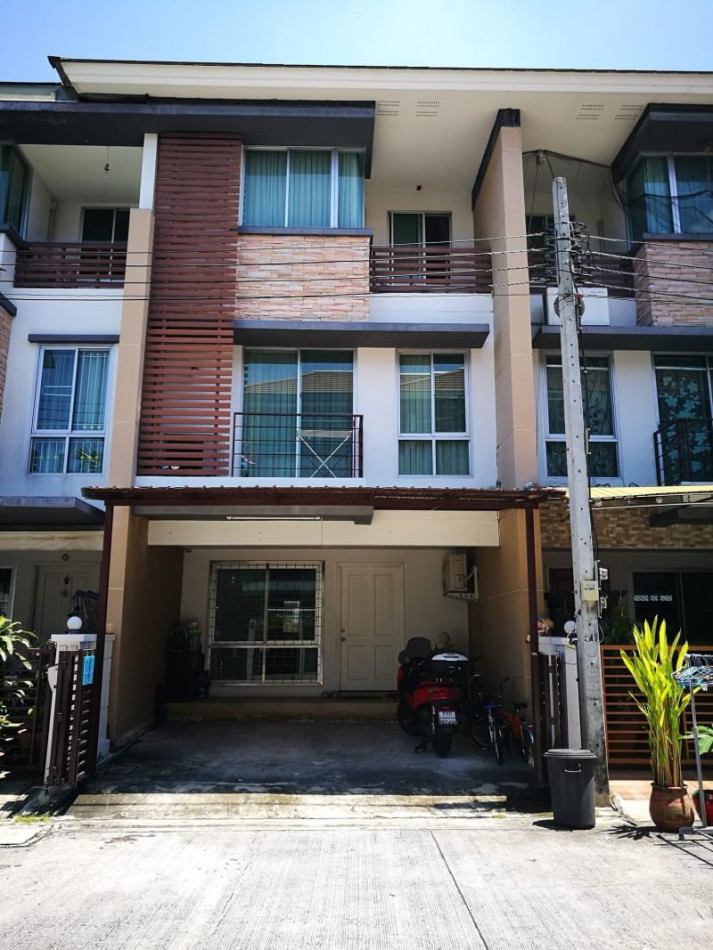 RentHouse Townhome for rent M314 Plus City Park Srinakarin-Suanluang 140 sq m. 21.3 sq m.