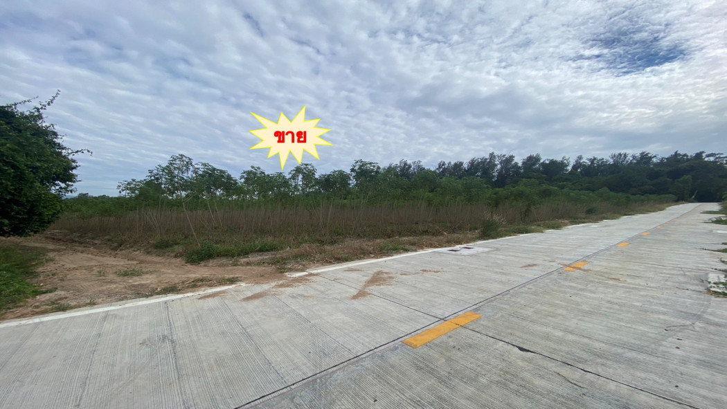 SaleLand Empty land for sale, 23-3-57 rai, Surasak Subdistrict, Si Racha District, Chonburi Province, near the motorway.