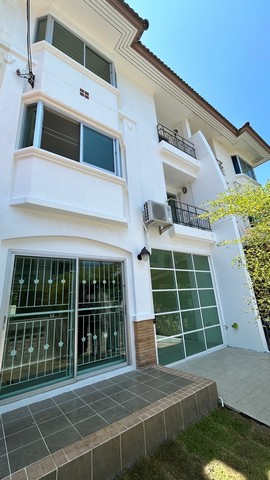RentHouse For Rent : Ratsada, 3-Story Townhouse, 3 Bedrooms 3 Bathrooms
