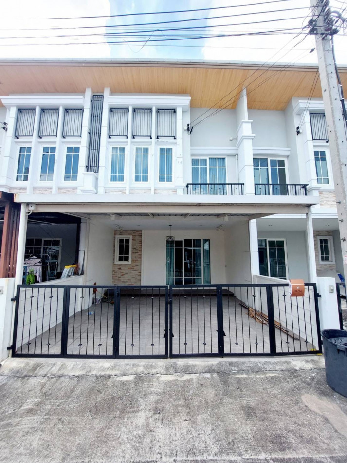 SaleHouse Townhome for sale, completely renovated, Golden Town Ramintra – Khubon, 130 sq m., 21 sq m, plus all new furniture.