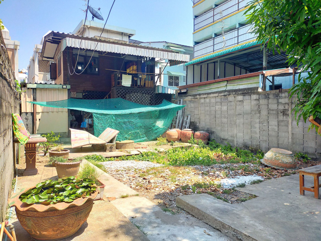 SaleLand Land for sale, area 47 square meters, with 1 house, Soi Sathu Pradit 28, selling at appraised price.