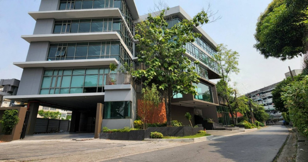 RentOffice Commercial building for rent, suitable for a cafe, bakery, salon, Vibhavadi Rangsit 8, 150 sq m., near Din Daeng, Victory Monument.