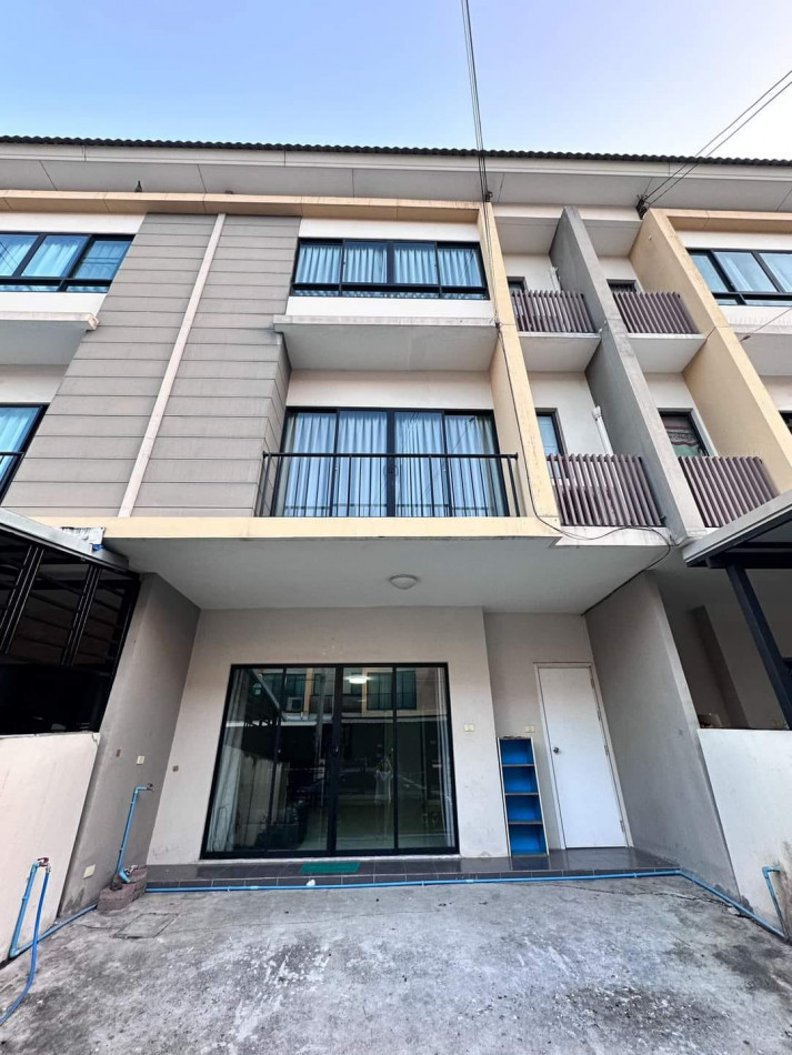 RentHouse Townhome for rent N917 The Connect Up 3 Chaloem Phrakiat 160 sq m. 19.9 sq m.