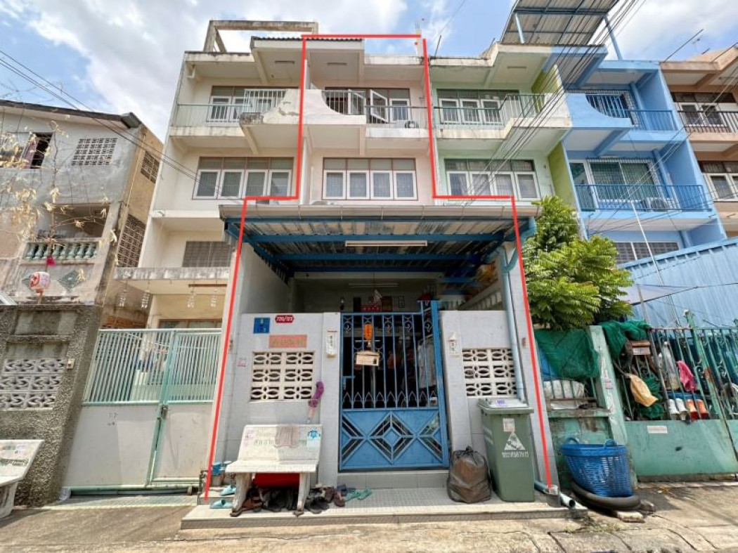 SaleOffice Commercial building for sale, potential location, Charoensukjai Village, 200 sq m., 17 sq m, lots of usable space.