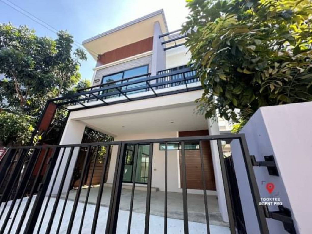 SaleHouse Semi-detached house for sale, lots of space, cheap price, Naturera Trend Suksawat-Pracha Uthit 90, 120 sq m., 31.5 sq m, behind edge.