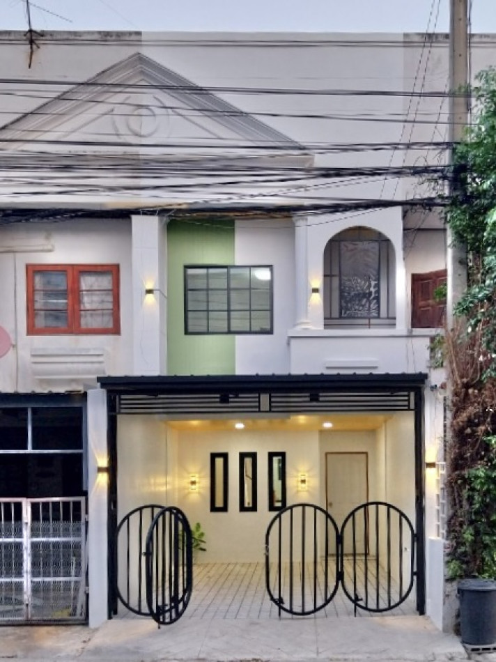 SaleHouse Townhouse for sale, Sriwimon Ville Sai Mai 74, newly renovated, ready to move in, area 16 sq m., 2 bedrooms, 2 bathrooms and kitchen, kitchen counter, parking for 1 car, garage roof.