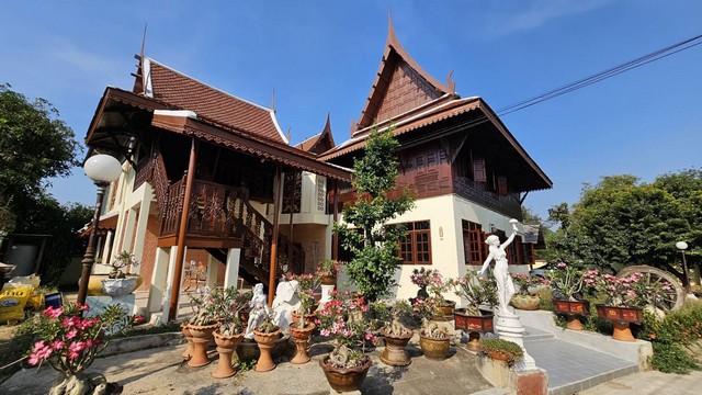 ขายบ้านทรงไทยพร้อมที่ดิน ขนาด 1 ไร่ 17 ตารางวา อำเภอเมืองอ่างทอง
