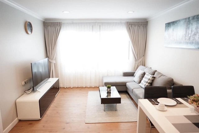เช่าคอนโดมิเนียม Condo For Rent "Lumpini Suite Sukhumvit 41" -- 2 Beds 72 Sq.m. --
