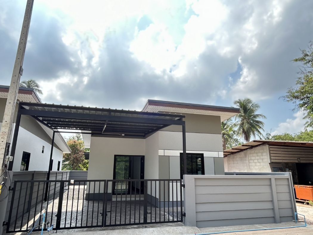 SaleHouse Single house for sale, single house in Surat Thani, 3 bedrooms, 2 bathrooms, 1 living area, 2 parking spaces, area 40 square wah, 120 sq m., 40 sq m.