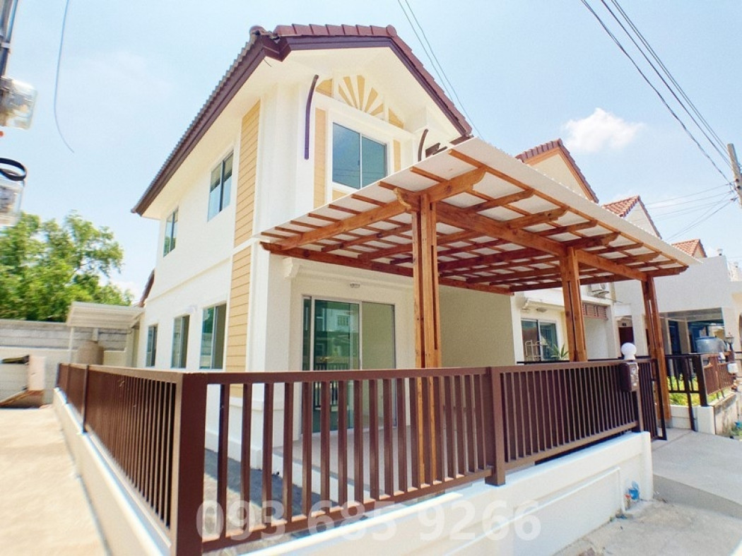 SaleHouse Urgent sale, 2-story corner townhouse, 27 sq m., Pruksa Ville Village 12A, newly renovated, paying attention to every detail, ready to move in.