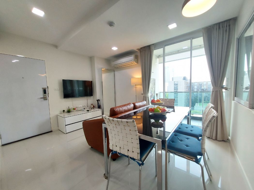 เช่าคอนโดมิเนียม ให้เช่า คอนโด just renovated 2 bedrooms city viewTree Condo เอกมัย 60 ตรม. close to BTS Ekkamai Thonglor Sukhumvit area
