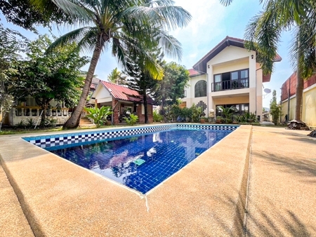 ขายบ้าน Meet great opportunities ..Own a large villa on 2 ngan of land.