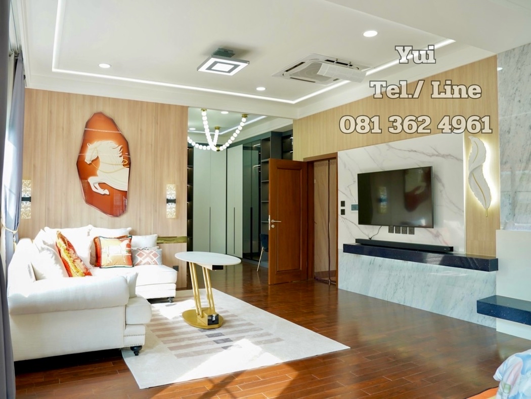 SaleHouse Luxury house for sale, Grand Bangkok Boulevard, corner unit, complete with furniture.