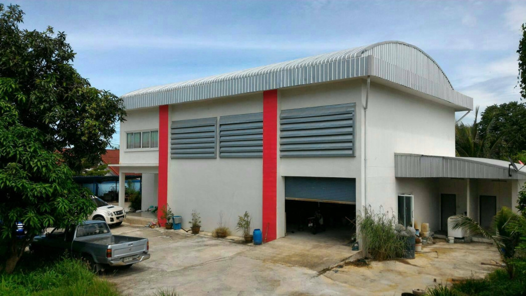 SaleLand Warehouse and land for sale in Chonburi, Na Pa, area 1 rai, bypass road Soi 12, can enter and exit in many ways.