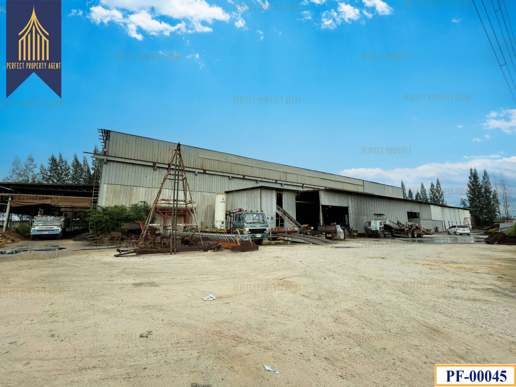 SaleWarehouse Steel smelting factory for sale, 28 rai, complete with machinery, factory certificate, Chonburi, near Amata Industrial Estate.