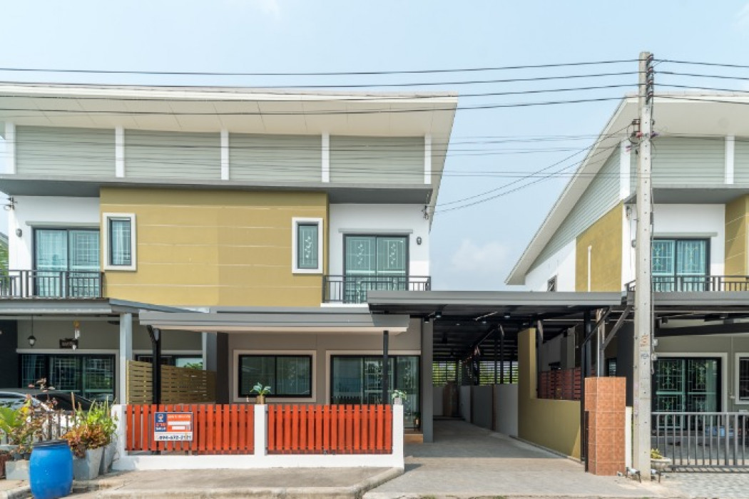 SaleHouse Semi-detached house for sale, Baan Sap Thani 2, 122 sq m., 36 sq m, newly decorated, ready to move in.