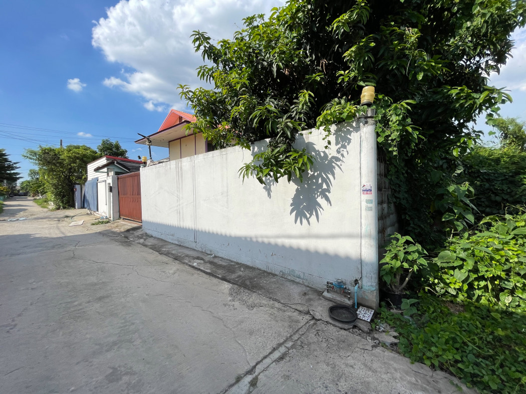 SaleLand For Sale: Prime Land in Sukhaphiban 5 Soi 5, Intersection 22 - 89 sqw Perfect for Building a House