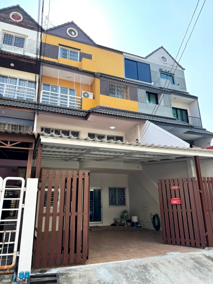 SaleHouse Townhome for sale, Baan Warathorn Ville, Phatthanakan 44, 300 sq m., 31 sq w, 5 bedrooms, 7 bathrooms, near THE NINE Rama 9.