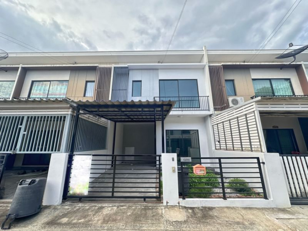 SaleHouse Townhome for sale, cheap price, The Connect Suvarnabhumi 3, 96.5 sq m., 18.2 sq m, newly renovated, added roof. Soi King Kaew 37