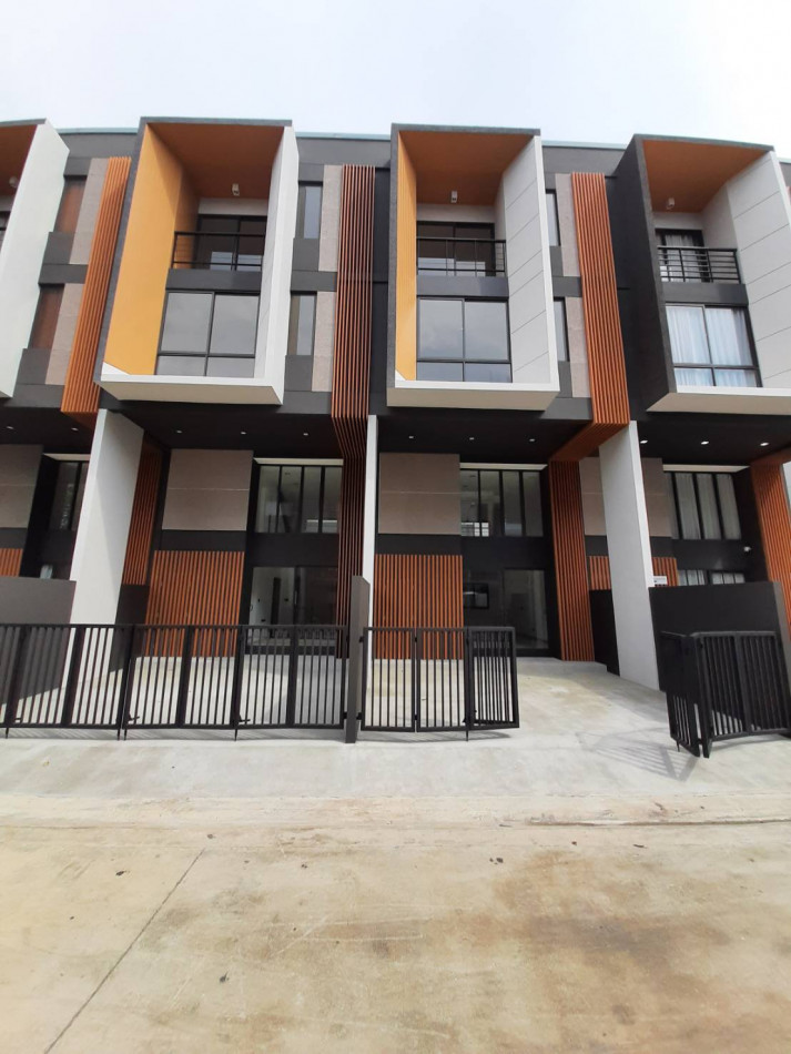 SaleHouse Townhome for sale, discounted price, closing project Chizen Pattanakarn 32, 210 sq m., 21 sq m, free transfer fee for everything.